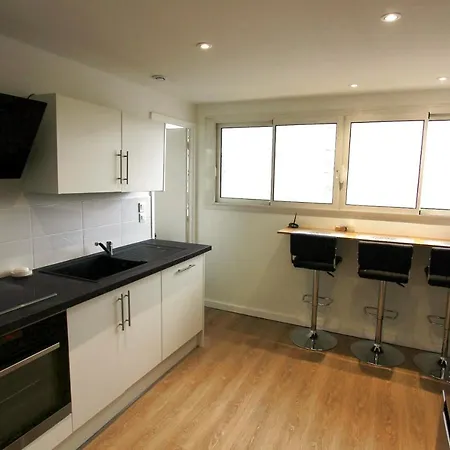 Grande Chambre Privee Aux Pieds Des Transports