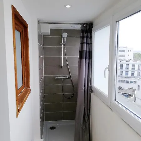 Grande Chambre Privee Aux Pieds Des Transports *