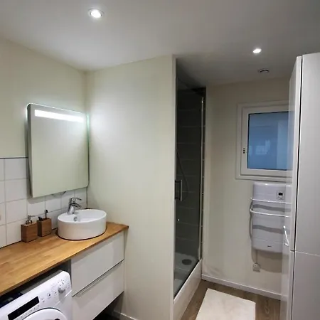 Grande Chambre Privee Aux Pieds Des Transports 招待所