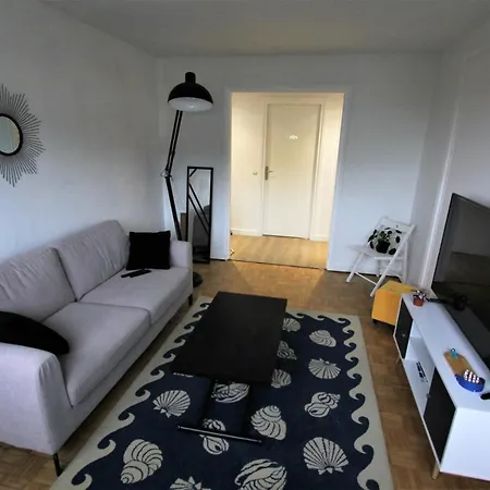 Grande Chambre Privee Aux Pieds Des Transports 招待所 *
