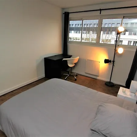 Grande Chambre Privee Aux Pieds Des Transports 招待所